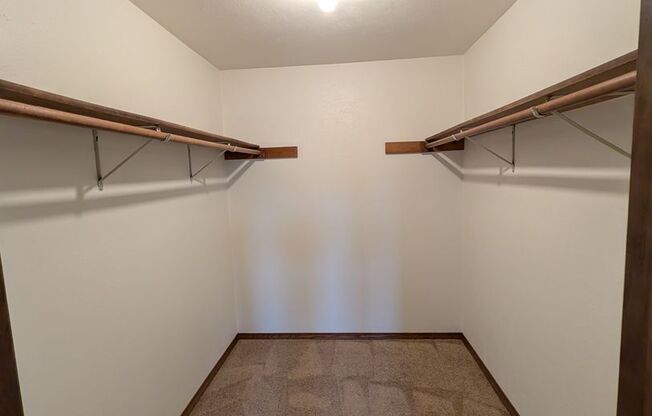 2 beds, 2 baths, 1,034 sqft, $1,279, Unit 1401 043