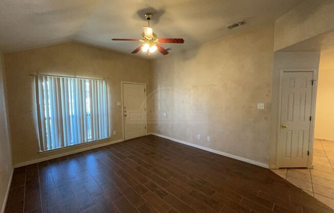 3 beds, 2 baths, $1,225, Unit 3607 Dustin Ct Unit B