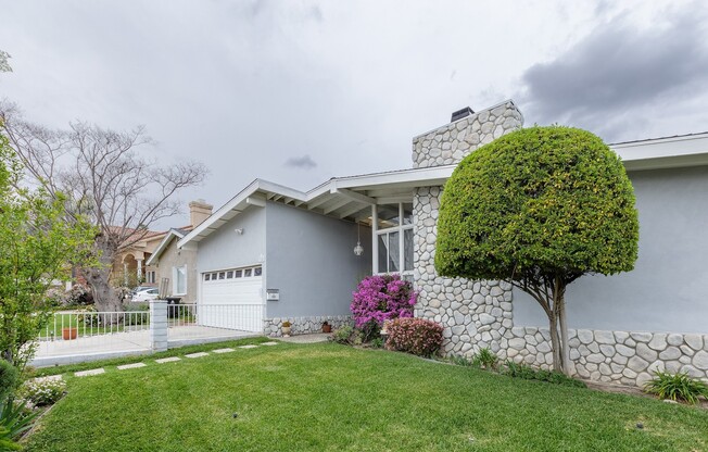 Spacious 3BR / 2BA Single-Story Pool Home in Granada Hills