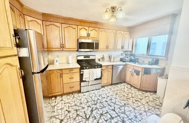 3 beds, 2 baths, $3,000, Unit 1