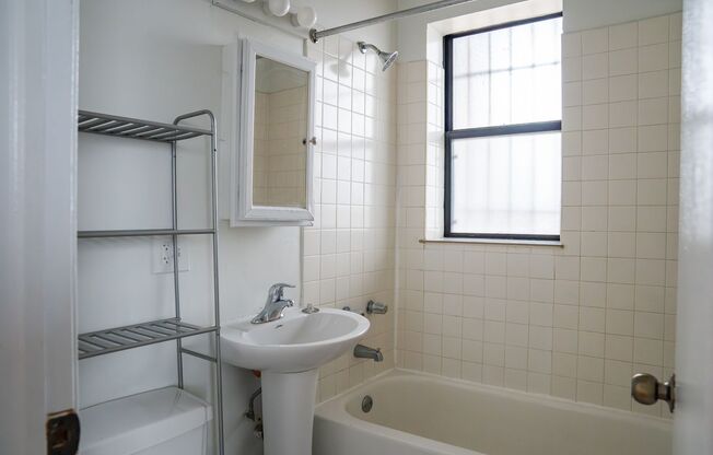 2 beds, 1 bath, 800 sqft, $1,695, Unit 3158-3