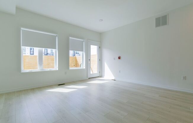 2 beds, 1 bath, 1,400 sqft, $1,745, Unit 1232 - A