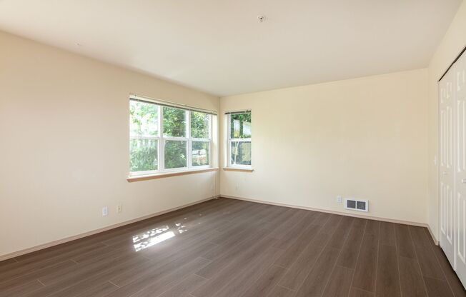 Conveniently Located 1 and 2 Bed Apartments w/ In-Unit Laundry!