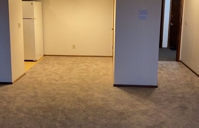 1 bed, 1 bath, 700 sqft, $899, Unit Custer-307