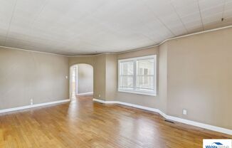 3 beds, 1 bath, $1,000