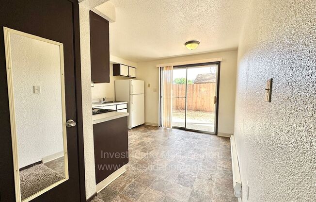 2 beds, 1 bath, $1,195