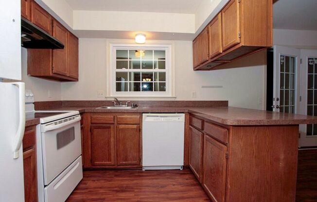 Fantastic 3br End-Unit Town Home in highly sought Silver Spring Neighborhood - Ready mid-June