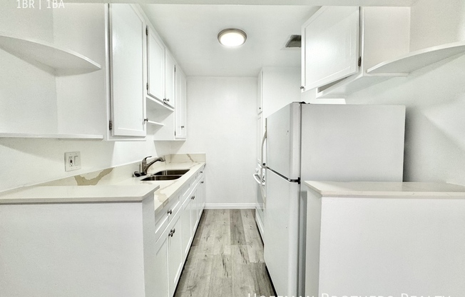 428 S SHERBOURNE DR