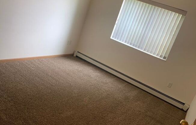 2 beds, 1 bath, 1,000 sqft, $950, Unit 107