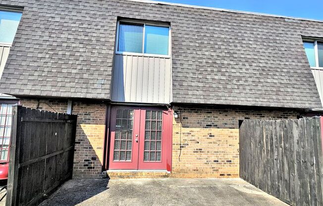 2 beds, 2.5 baths, 1,372 sqft, $995, Unit 5C