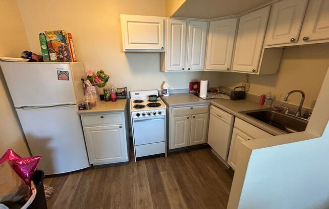 1 bed, 1 bath, $915, Unit 806