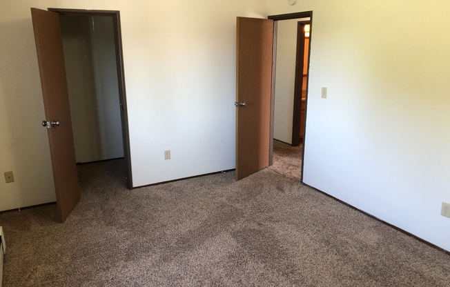 2 beds, 1 bath, 910 sqft, $790, Unit 17