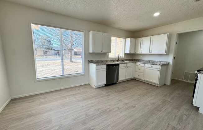 Newly Updated 3Bed/2Bath Available!