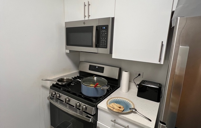 1 bed, 1 bath, $4,390, Unit 1107