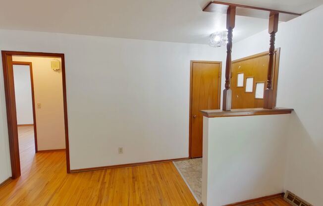 2-Bedroom Home with Garage & Off-Street Parking – 104 S Mt Carmel, Wichita, KS