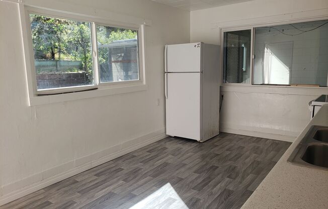 2 beds, 1 bath, $1,250