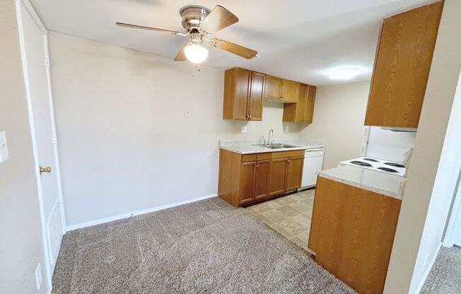 2 beds, 2 baths, 950 sqft, $1,249, Unit Apt 114