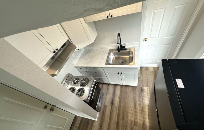 Studio, 1 bath, 325 sqft, $1,195, Unit Unit 5