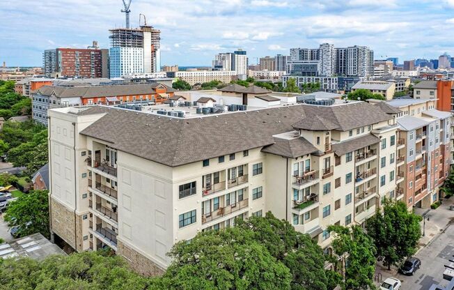 2/2 Condo Near UT!