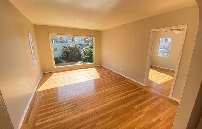 2 Bed 1 Bath Duplex W/ Garage