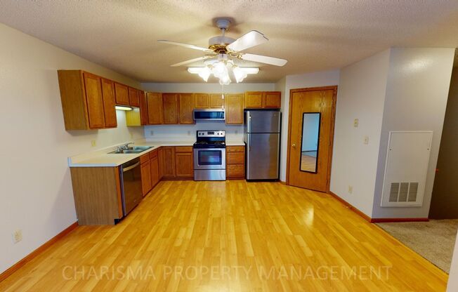 3 BEDROOM, 2 BATH WALK IN TOWNHOME, ATTACHED GARAGE, PRIVATE MASTER BATH!