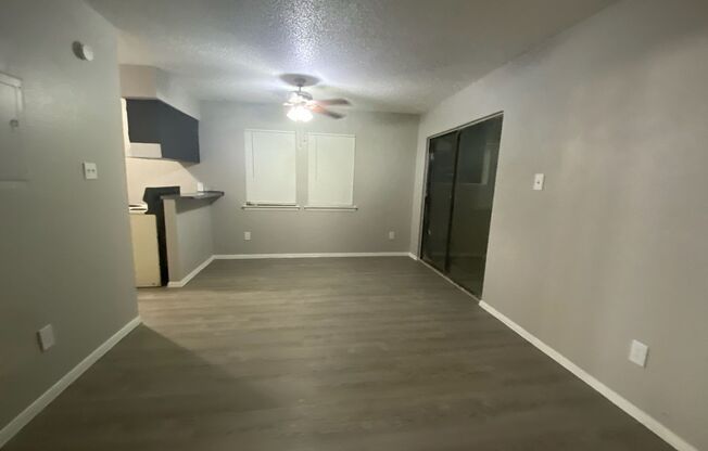 Studio, 1 bath, 400 sqft, $1,150, Unit 220