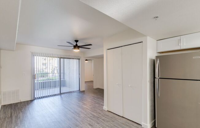 2 beds, 2 baths, 850 sqft, $1,595, Unit 114