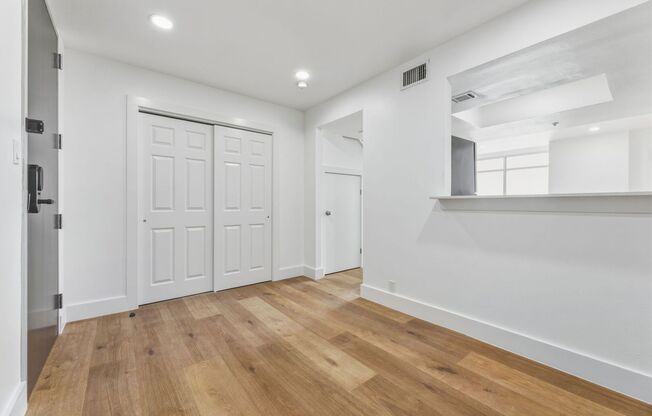 2 beds, 1 bath, 950 sqft, $2,750, Unit 705