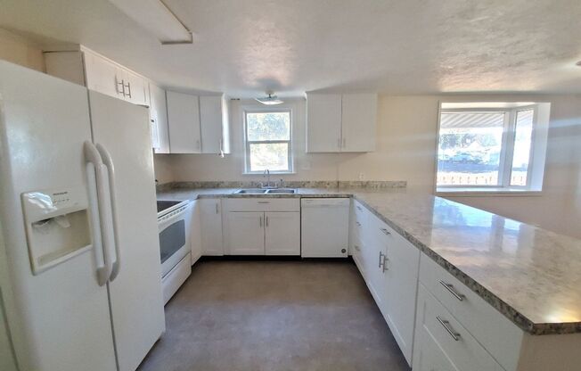 2 beds, 1 bath, $1,300