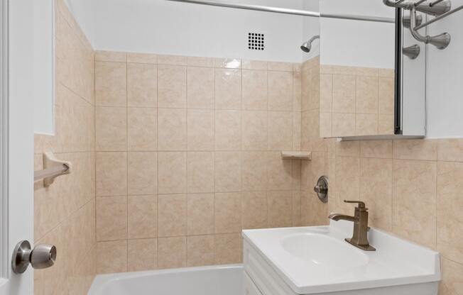 Studio, 1 bath, $3,700, Unit 15B