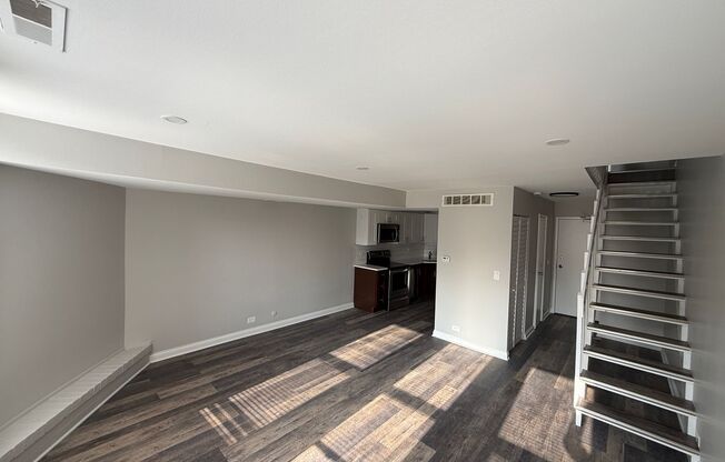 2 beds, 1.5 baths, $2,700, Unit 303