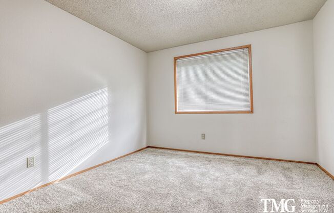 2 beds, 1 bath, 980 sqft, $1,499, Unit B06