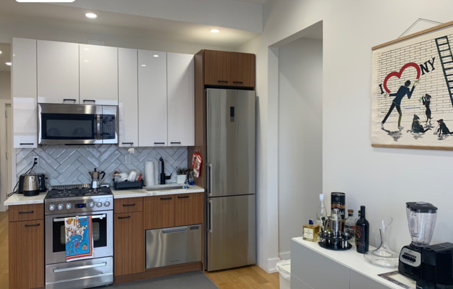 12 CROWN ST E