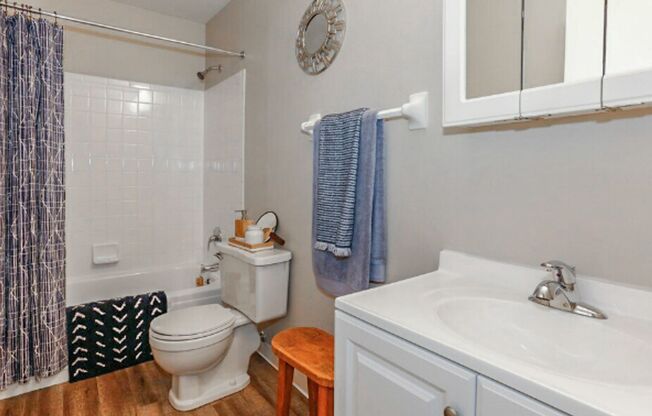 3 beds, 2 baths, 1,200 sqft, $1,315, Unit 1809