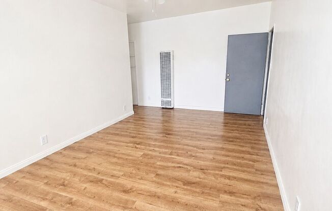 1351 S COCHRAN AVE