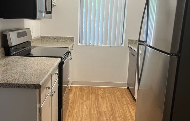 1 bed, 1 bath, 592 sqft, $999, Unit 34