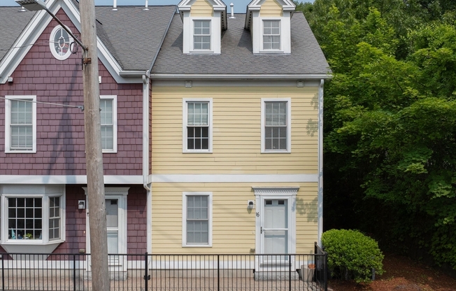 40 Brattle St