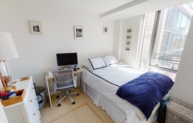 3 beds, 1 bath, 950 sqft, $4,800, Unit 706