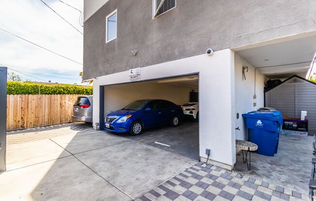 Modern Townhomes with Parking and In-Unit Laundry in Prime Hollywood Location!