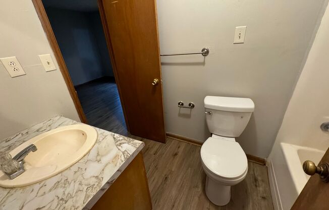 2 beds, 1.5 baths, $895, Unit #Y-1