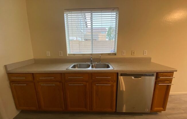 3 beds, 2.5 baths, $2,345