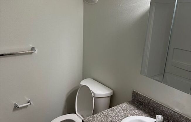 2 beds, 1 bath, 700 sqft, $1,200, Unit 221