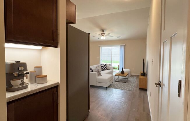 2 beds, 2 baths, 1,103 sqft, $1,690, Unit SH 1100-102