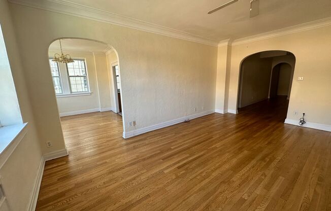 1 bed, 1 bath, 962 sqft, $1,560, Unit New King Edward  503