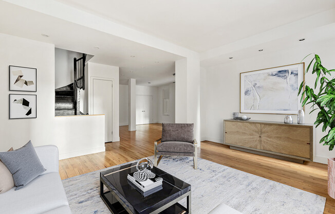 3 beds, 3 baths, 2,000 sqft, $15,000, Unit 7HI