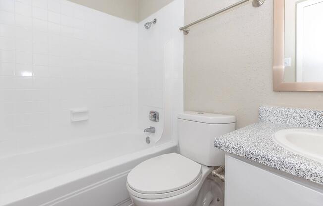 2 beds, 1 bath, 812 sqft, $1,289