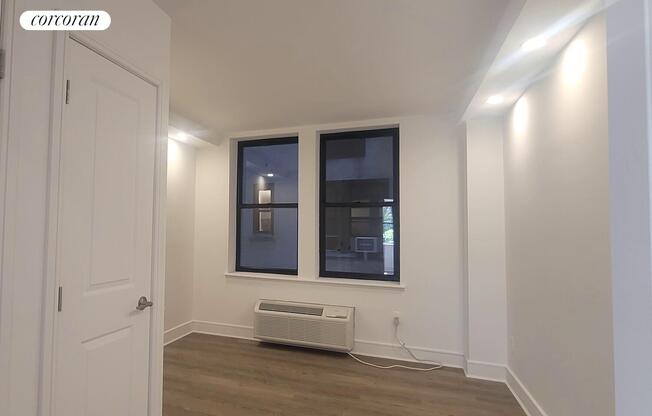 1 bed, 1 bath, $5,500, Unit 4F