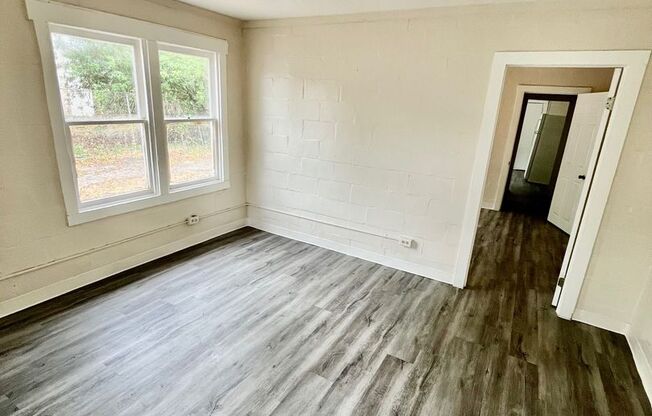 Beautifully Remodeled (1BR/1BA) Lakeland Duplex