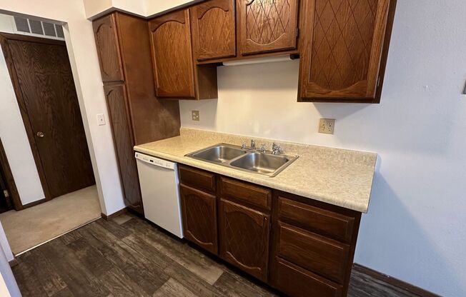 Exceptional 1 Bed, 1.5 Bath Apartment in Western Sioux Falls