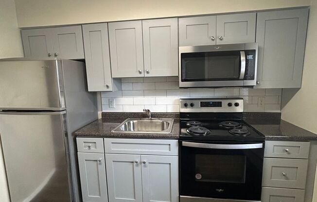 1 bed, 1 bath, 700 sqft, $1,325, Unit B206